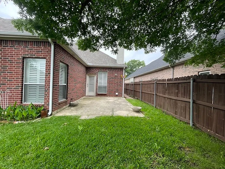 408 Hideaway Ct — Photo 28