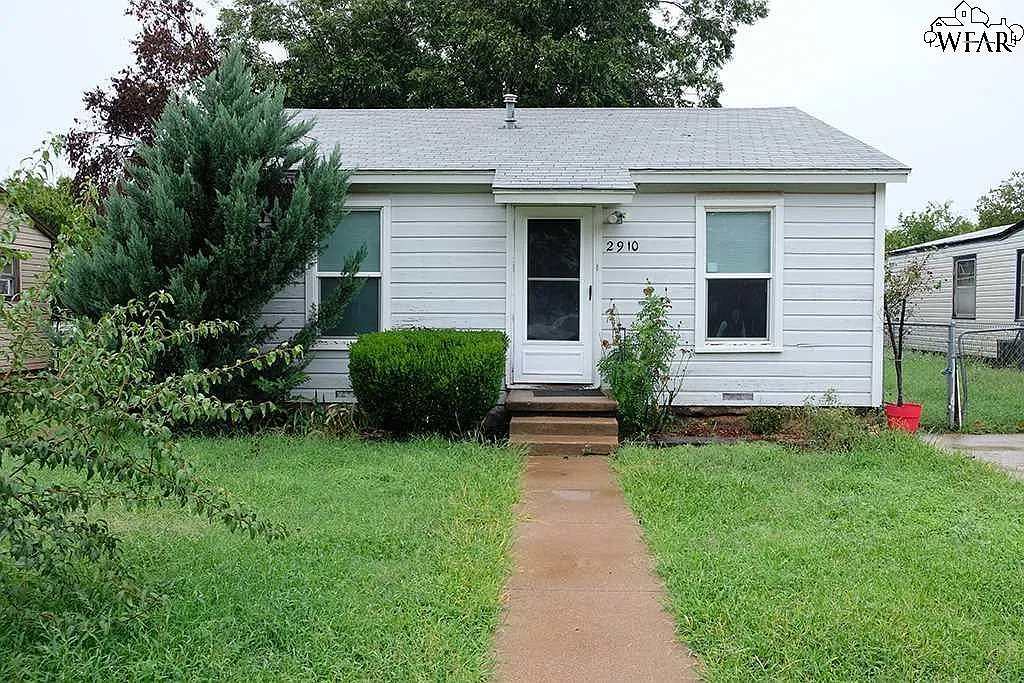 2 bed, 1.0 bath, 676 sqft, $925 — Photo 1