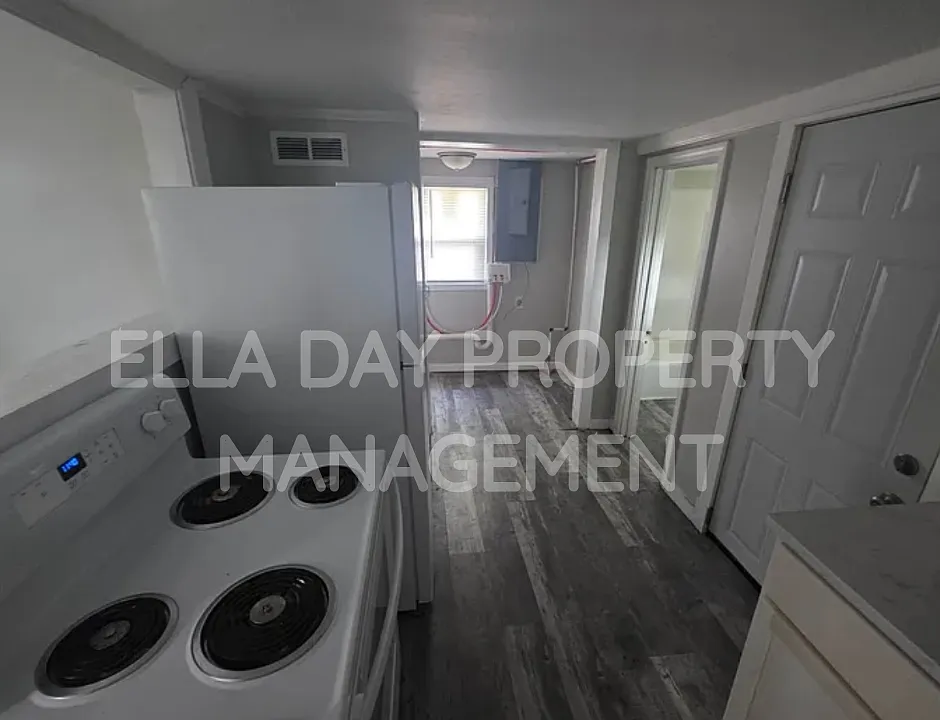2212 S Santa Fe St