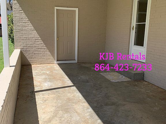 1 vehicle carport with door to laundry area