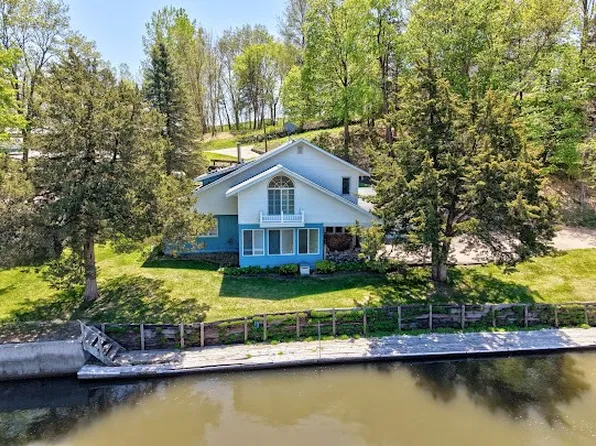 20879 263rd St, Manchester, IA 52057