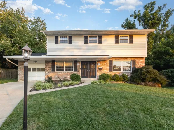 2433 Ambassador Dr, Cincinnati, OH 45231