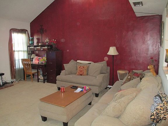 2nd image of 117 Majestic Cir