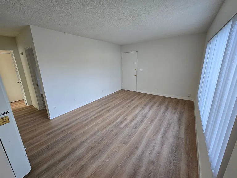 Thorn St. 3087-89 — Photo 6