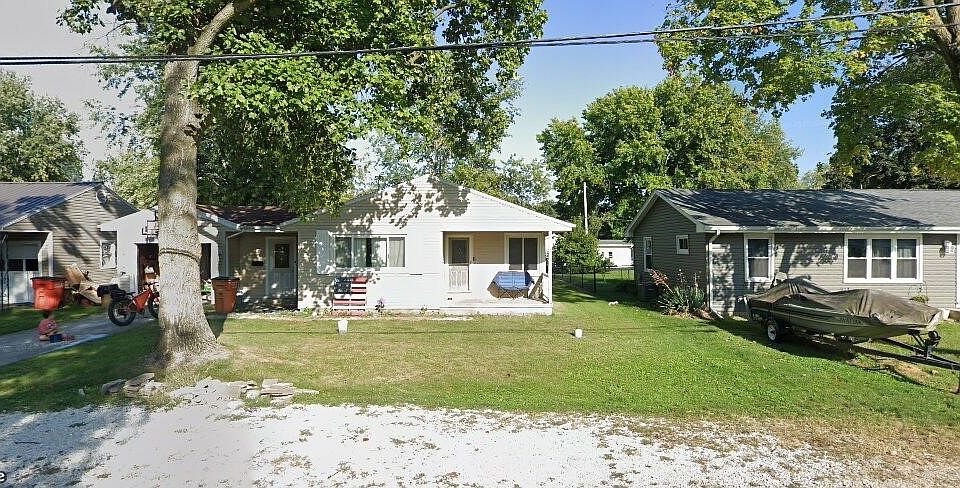 1st image of 818 S Worth St