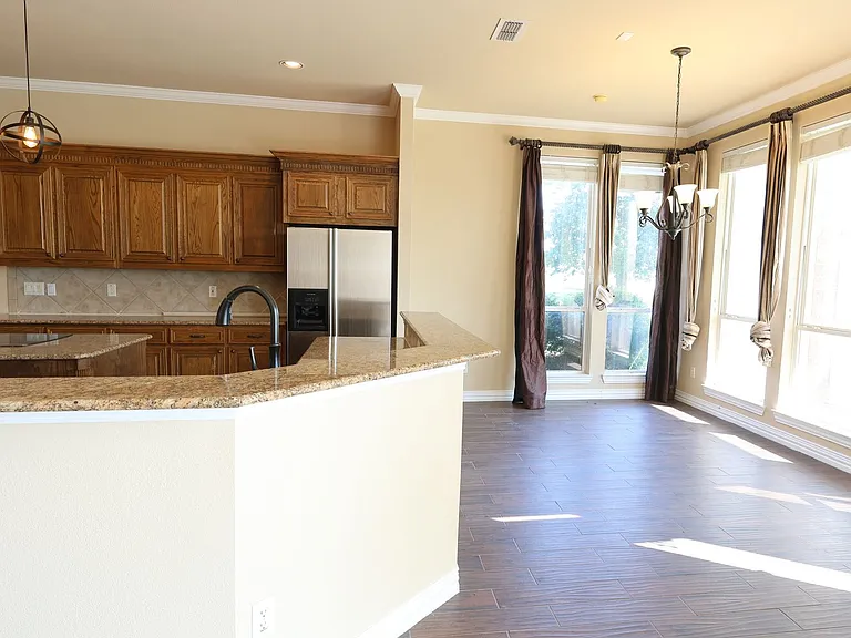 5700 FM 424 — Photo 22