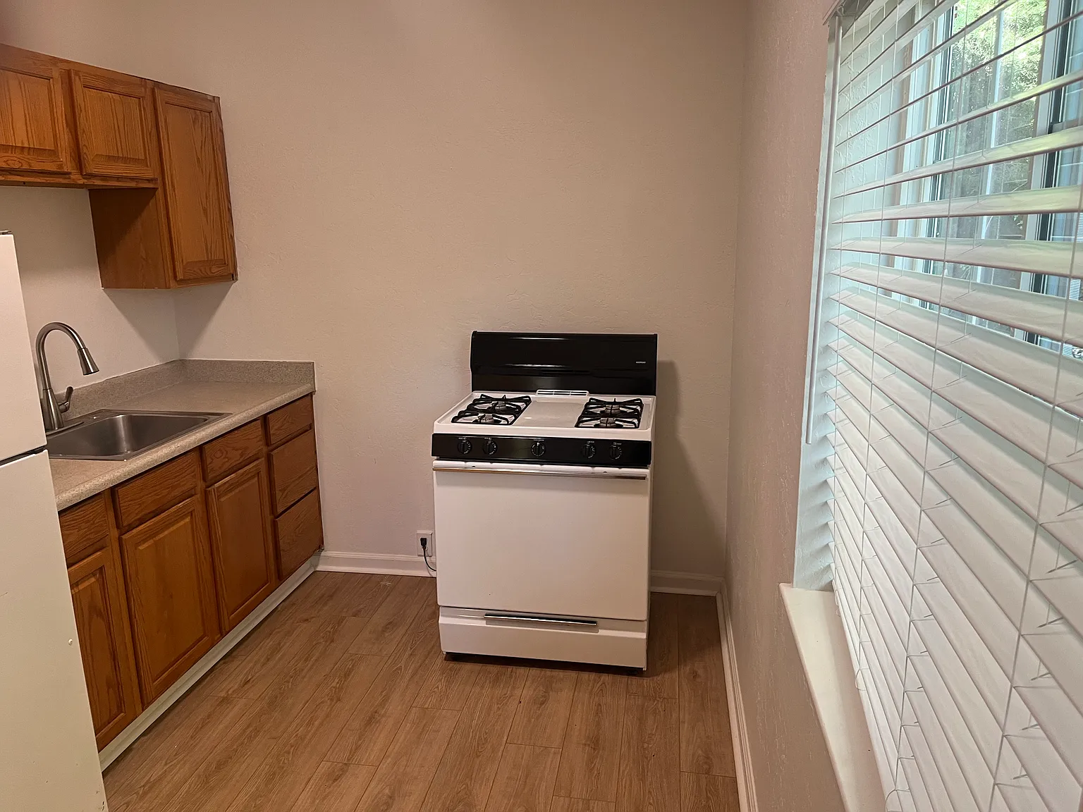 102 Elliott St — Photo 4