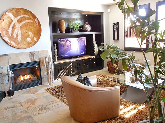 Luxurious & Classy Living Rm