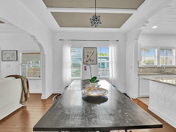 5th image of 3910 Greenwood Ave