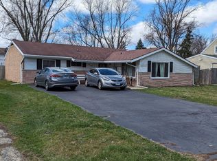 109 Queenswood Rd, Bolingbrook, IL 60440