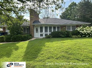 938 Briarwood Ln, Saint Louis, MO 63130