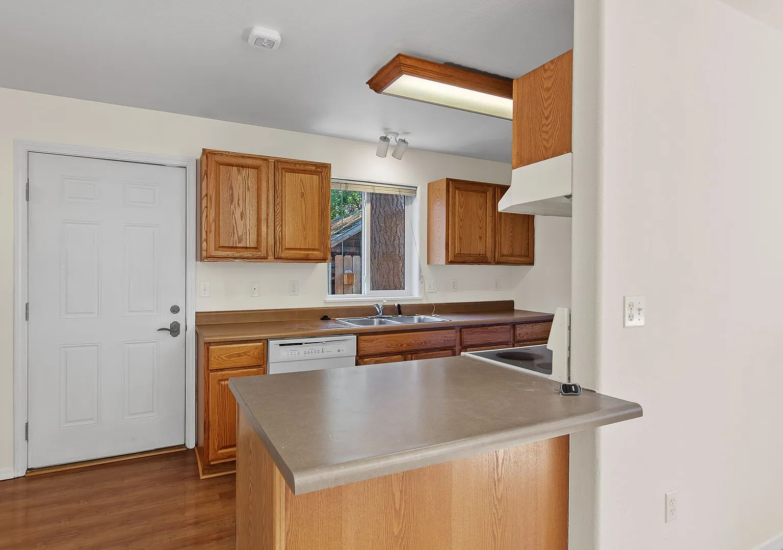 100 E Miller Ave — Photo 4