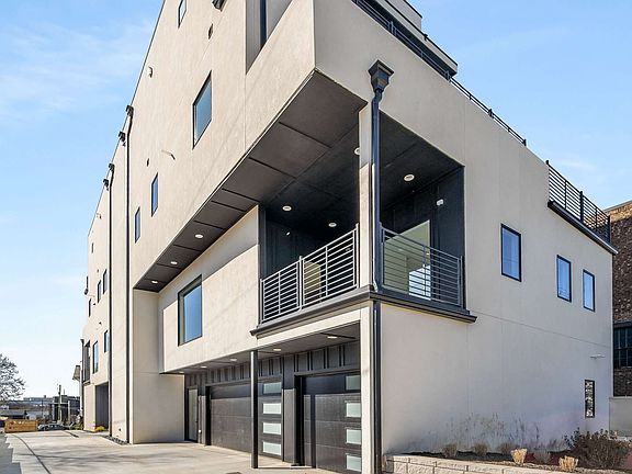 3rd image of 1017 12th Ave S Unit A
