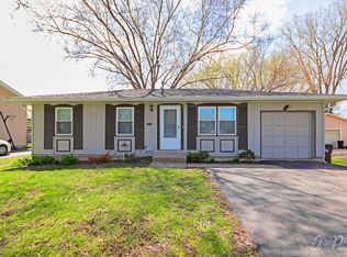 1815 Beach Rd, McHenry, IL 60050