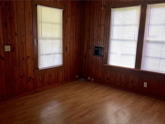 4th image of 715 Avenue E
