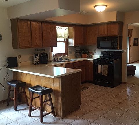 5th image of 413 Greenwood Trl