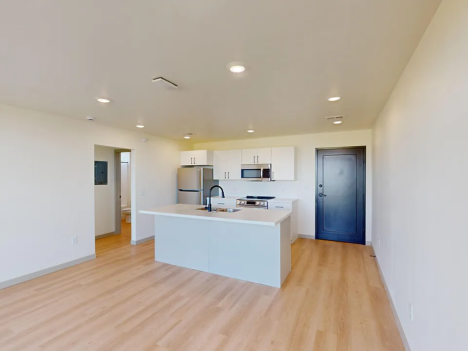 6004 S Coneflower Ave #201