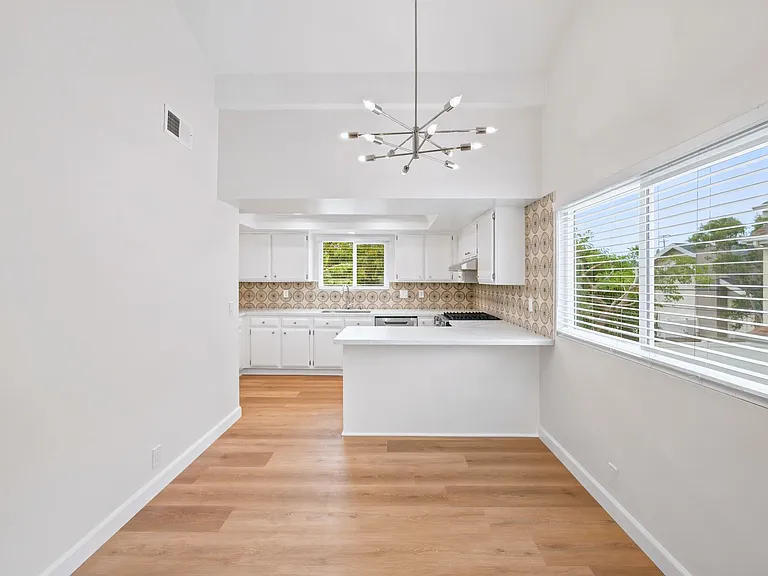 2222 Pacific Ave — Photo 3