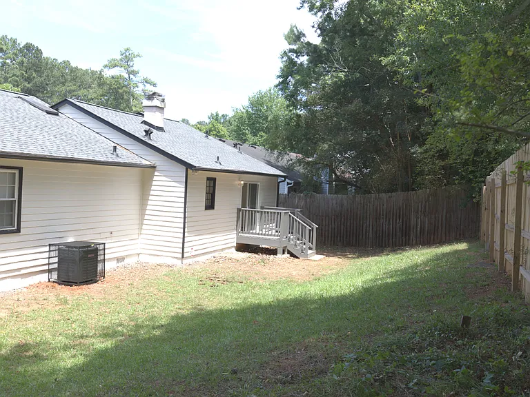 2056 Corners Cir — Photo 2