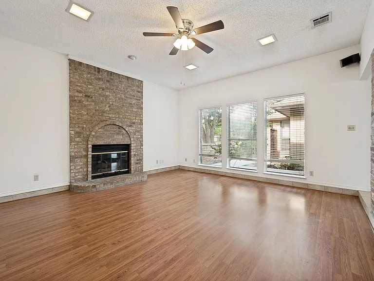 173 Simmons Dr — Photo 4