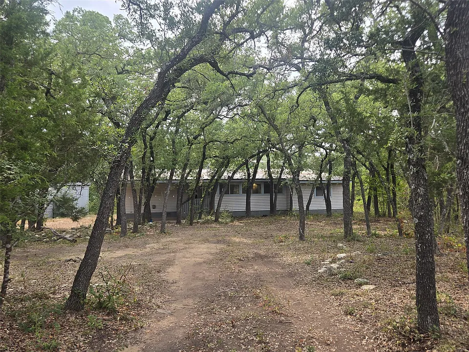 21401 Lindeman Ln