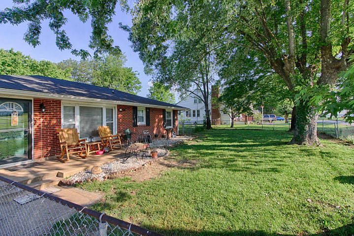 2nd image of 222 Oakwood Ave