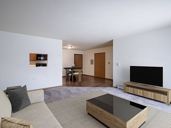 Moorhead, MN Woodstone Apartments | 31A | Living