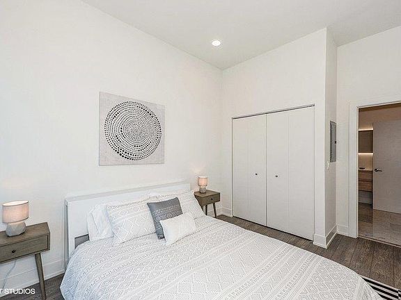 5th image of 853 N Larrabee St #Rm4t5f4z8
