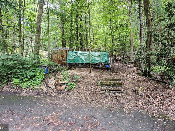 3rd image of 215 Pine Ridge Ln
