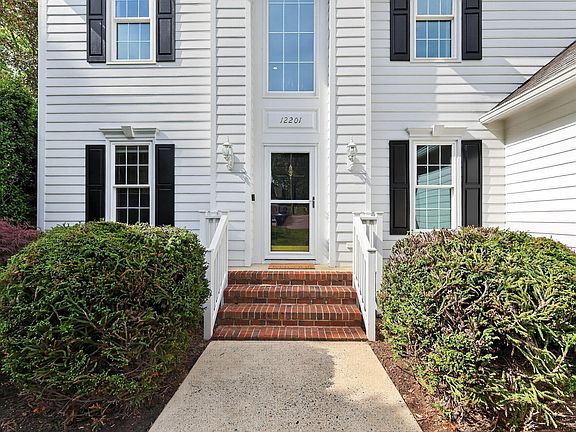 3rd image of 12201 Freemont Ln
