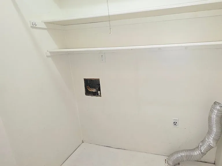 1635 E Hanover St — Photo 15