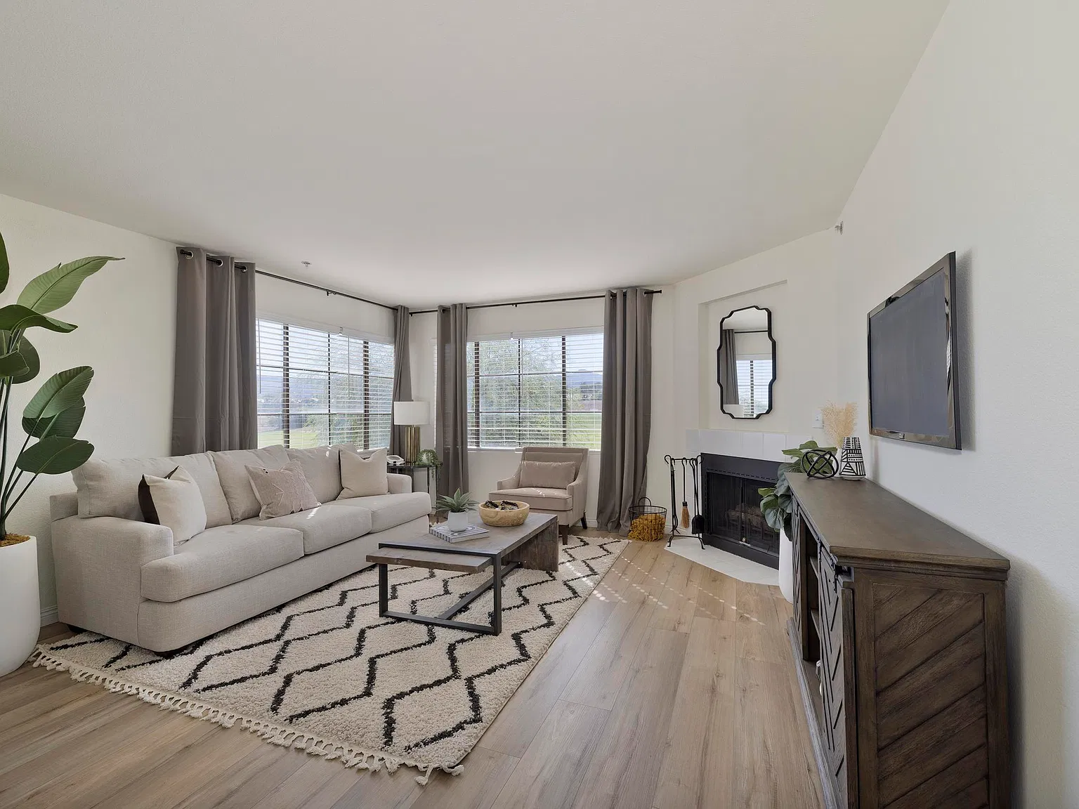 Legacy Pointe — Photo 1