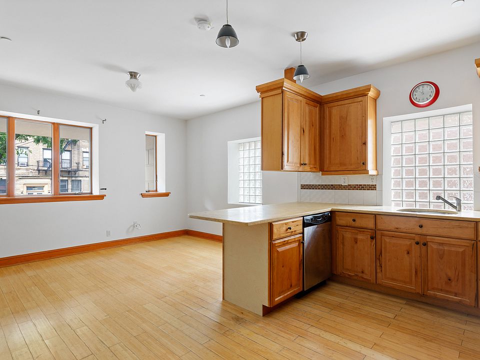 1st image of 12-14 31st Ave #1