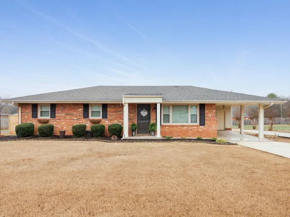 110 Bunnell Ave, Muscle Shoals, AL 35661