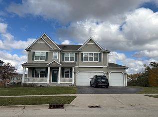 5 Richmond Cir, South Elgin, IL 60177