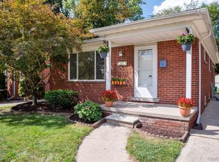 6873 Mayburn St, Dearborn Heights, MI 48127