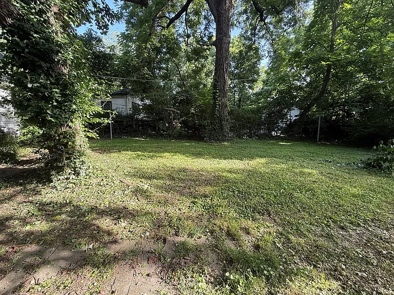 1439 S Pickwick Ave — Photo 10