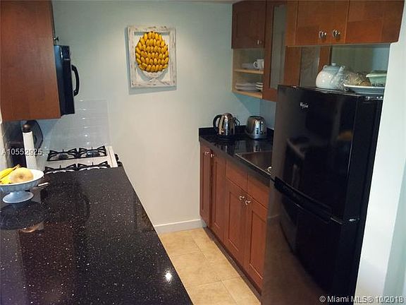 3rd image of 915 Jefferson Ave APT 4A