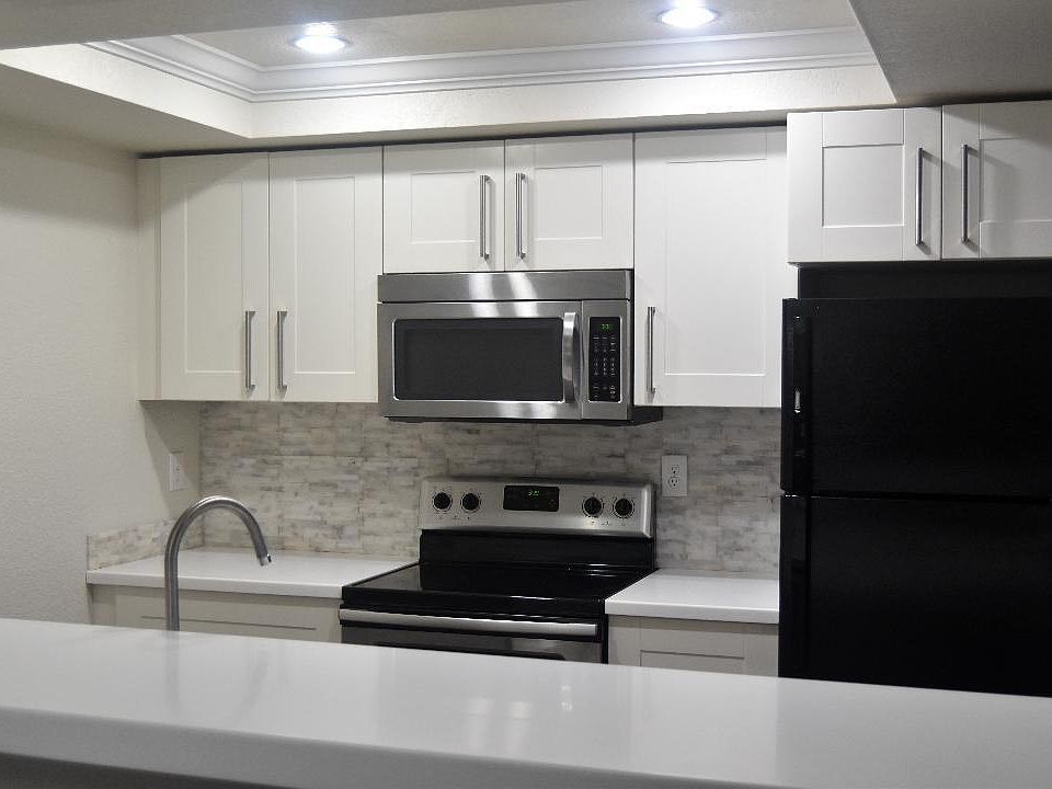 1st image of 11711 100th Ave NE APT 1