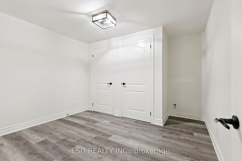 Kitchener House for rent - 2 Bedrooms — photo 8