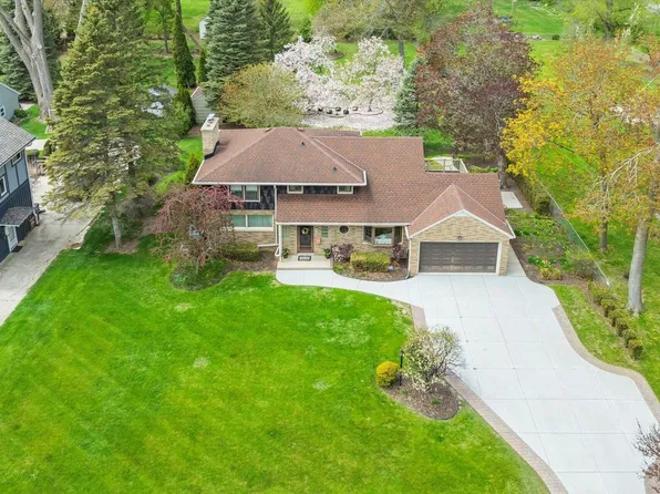 1416 Lake DRIVE, South Milwaukee, WI 53172