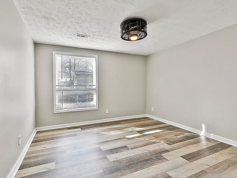 105 Hamilton Rd — Photo 9