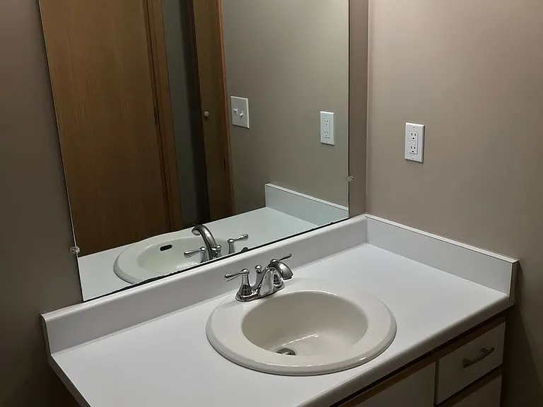 Deer Park Apartments — Photo 33