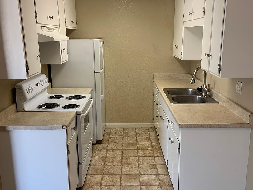 1st image of 627 Stewart St #32