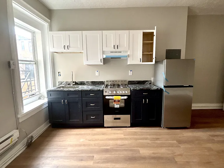 819 Main St #3 — Photo 9
