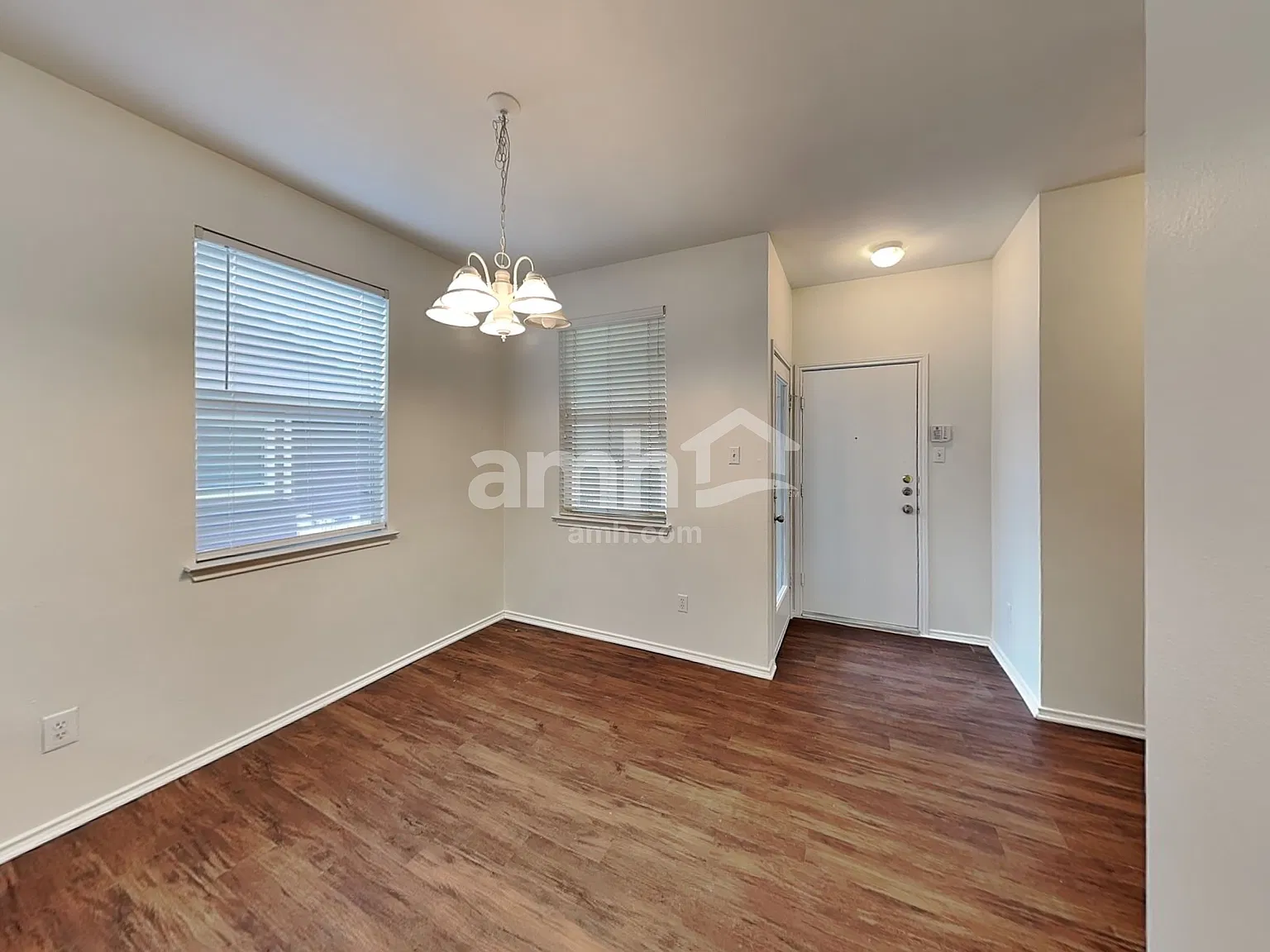 4 bed, 2.5 bath, 1956 sqft, $2,115 — Photo 4