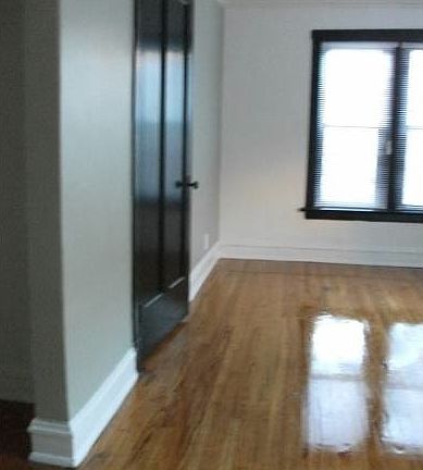 3rd image of 4023 W Melrose St APT 2N