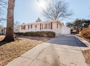 927 Mission Ave, Manhattan, KS 66502