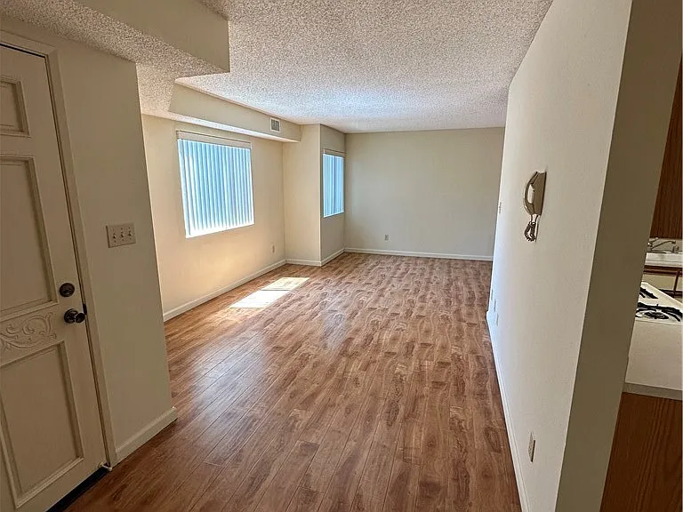 420 Milford St #F — Photo 6