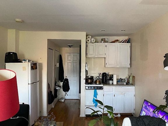 4th image of 249 E 2nd St #14